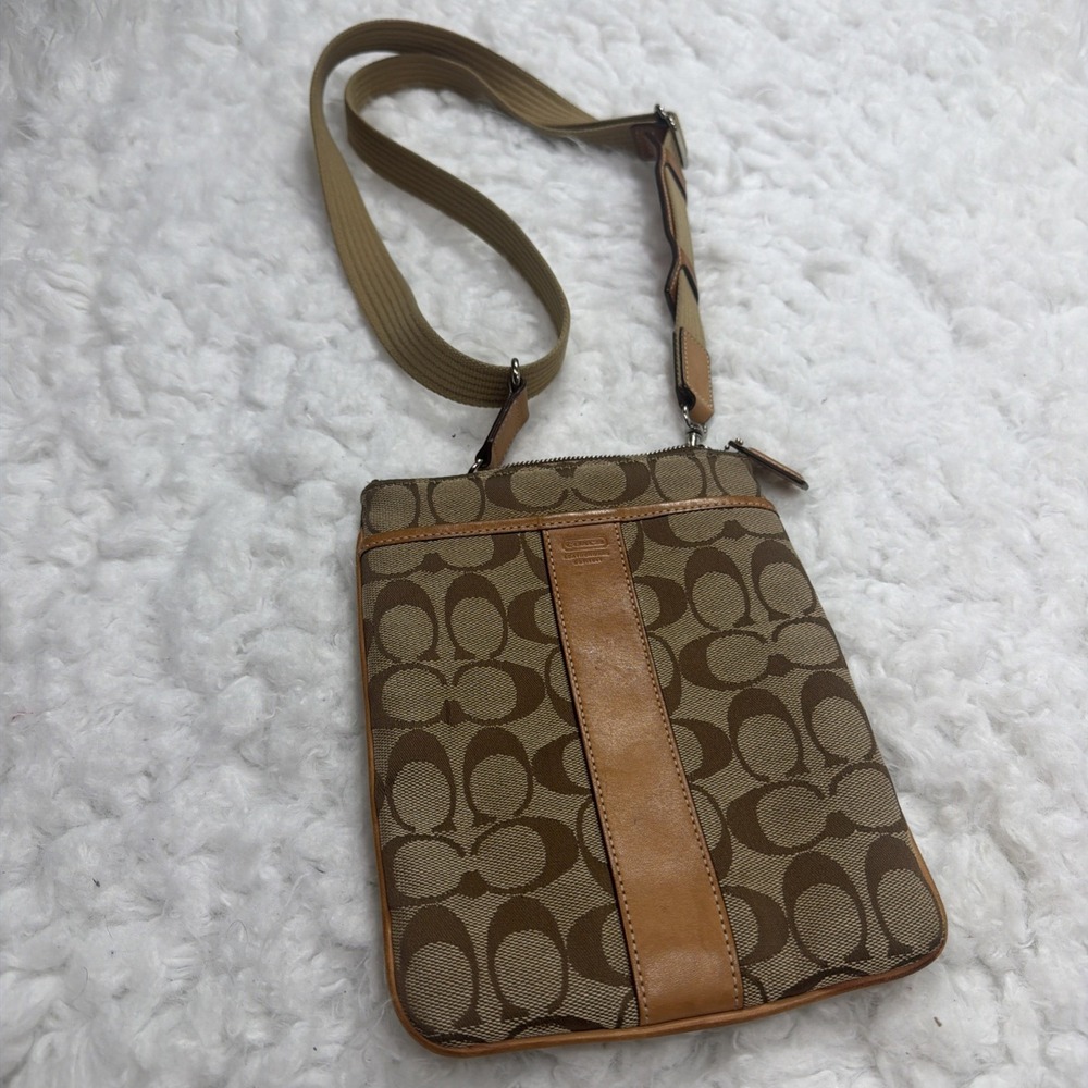 Vintage Y2K COACH Cross Body Shoulder Bag Satchel Beige Khaki Tan BIG C VTG 00's - Picture 2 of 12